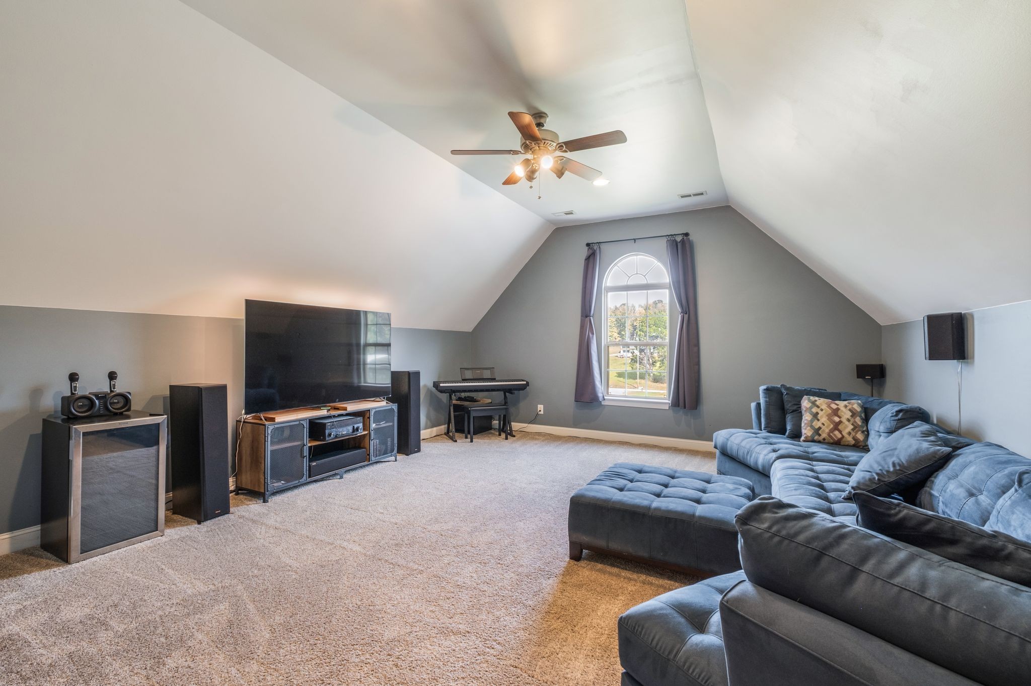 140 Robertson Ln