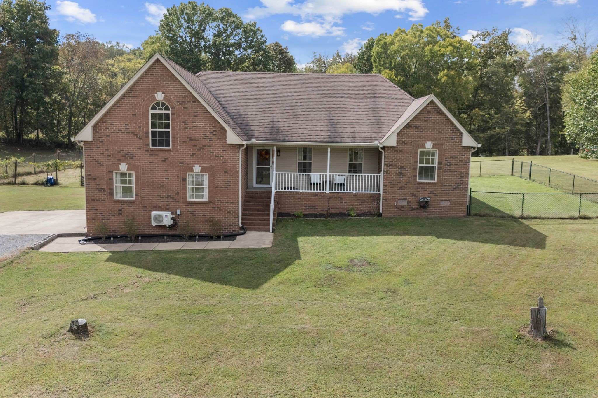 140 Robertson Ln