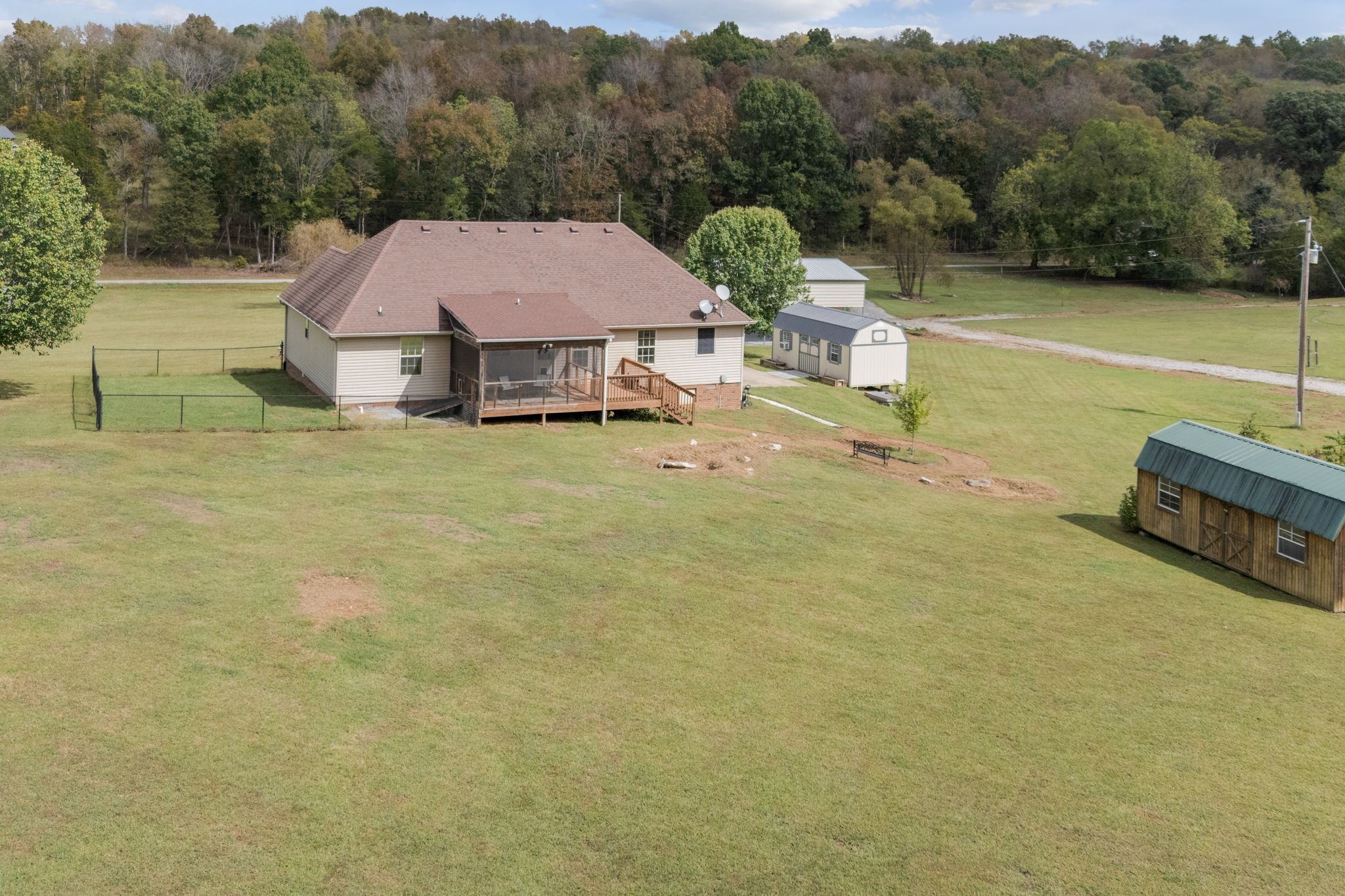 140 Robertson Ln