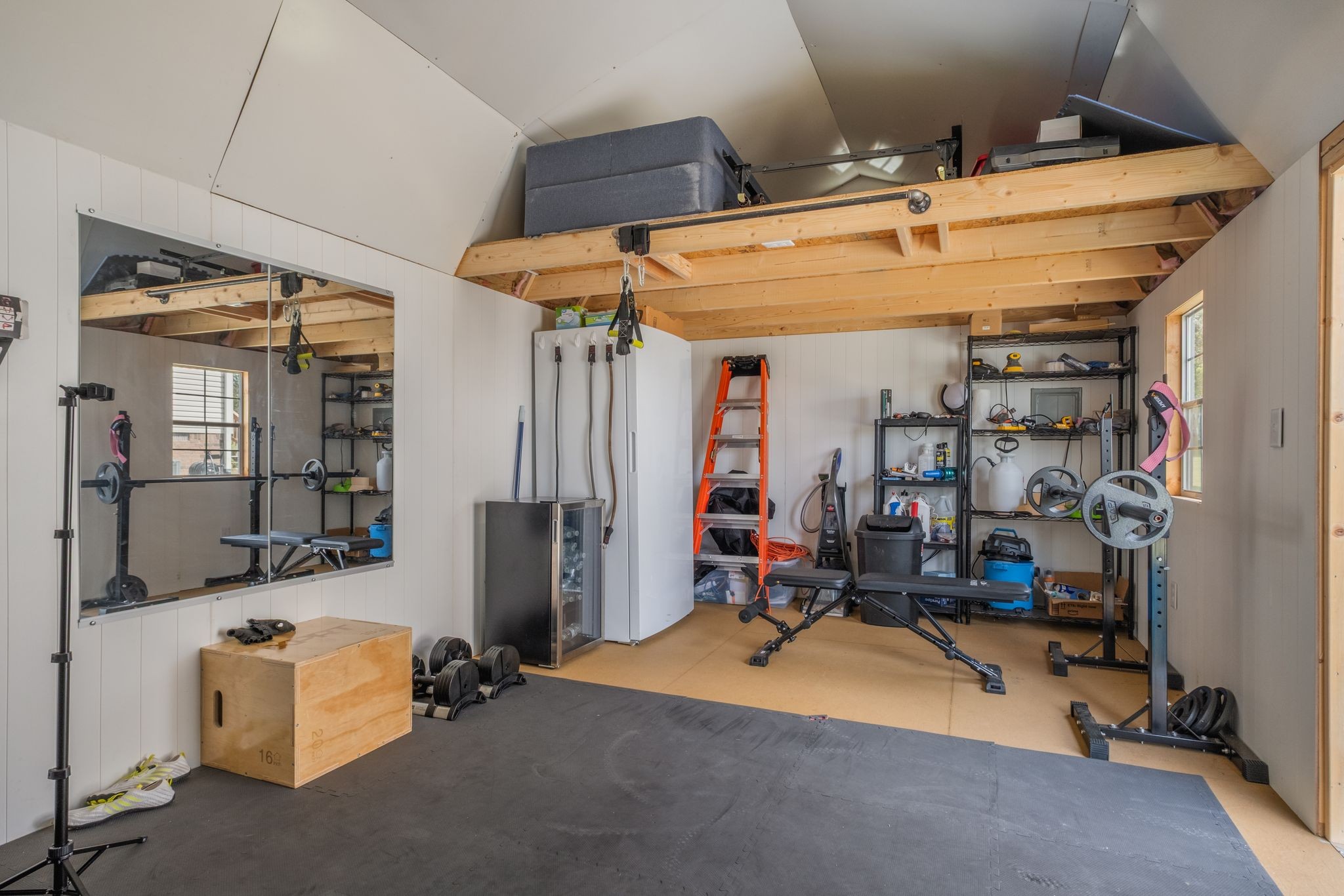 140 Robertson Ln