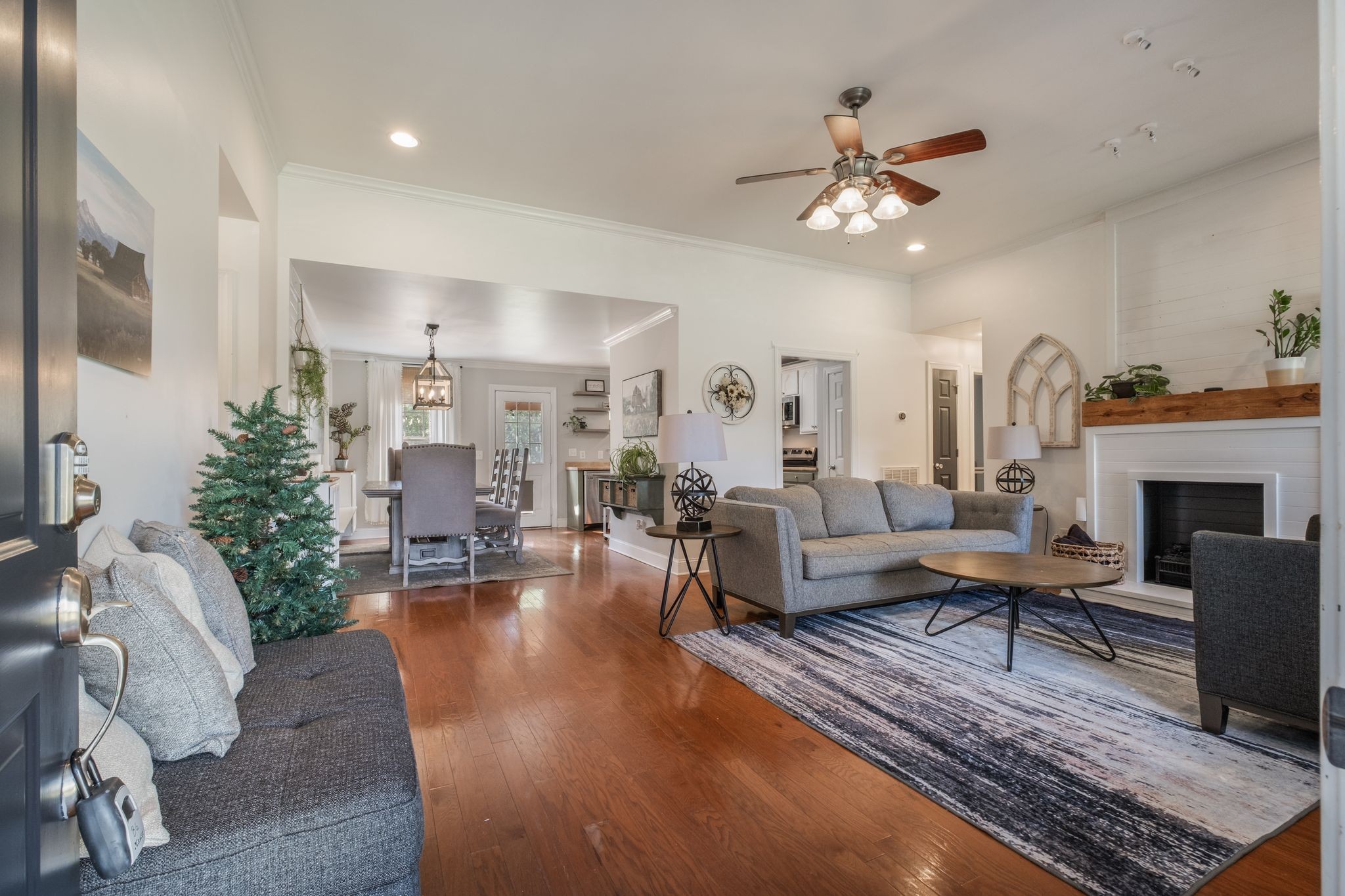 140 Robertson Ln