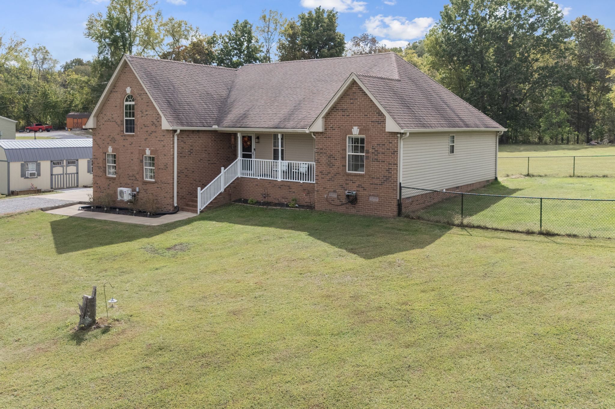 140 Robertson Ln