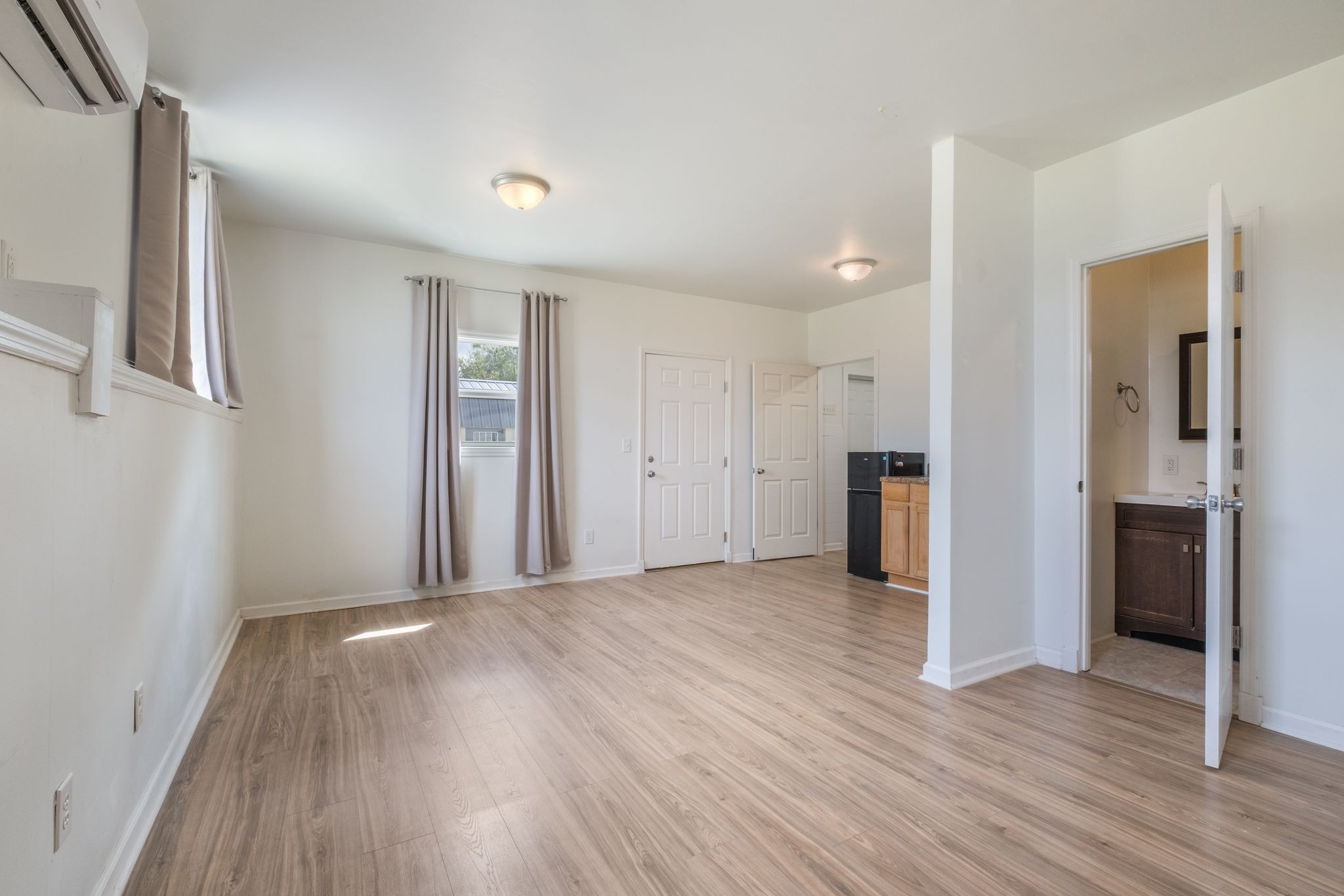 140 Robertson Ln