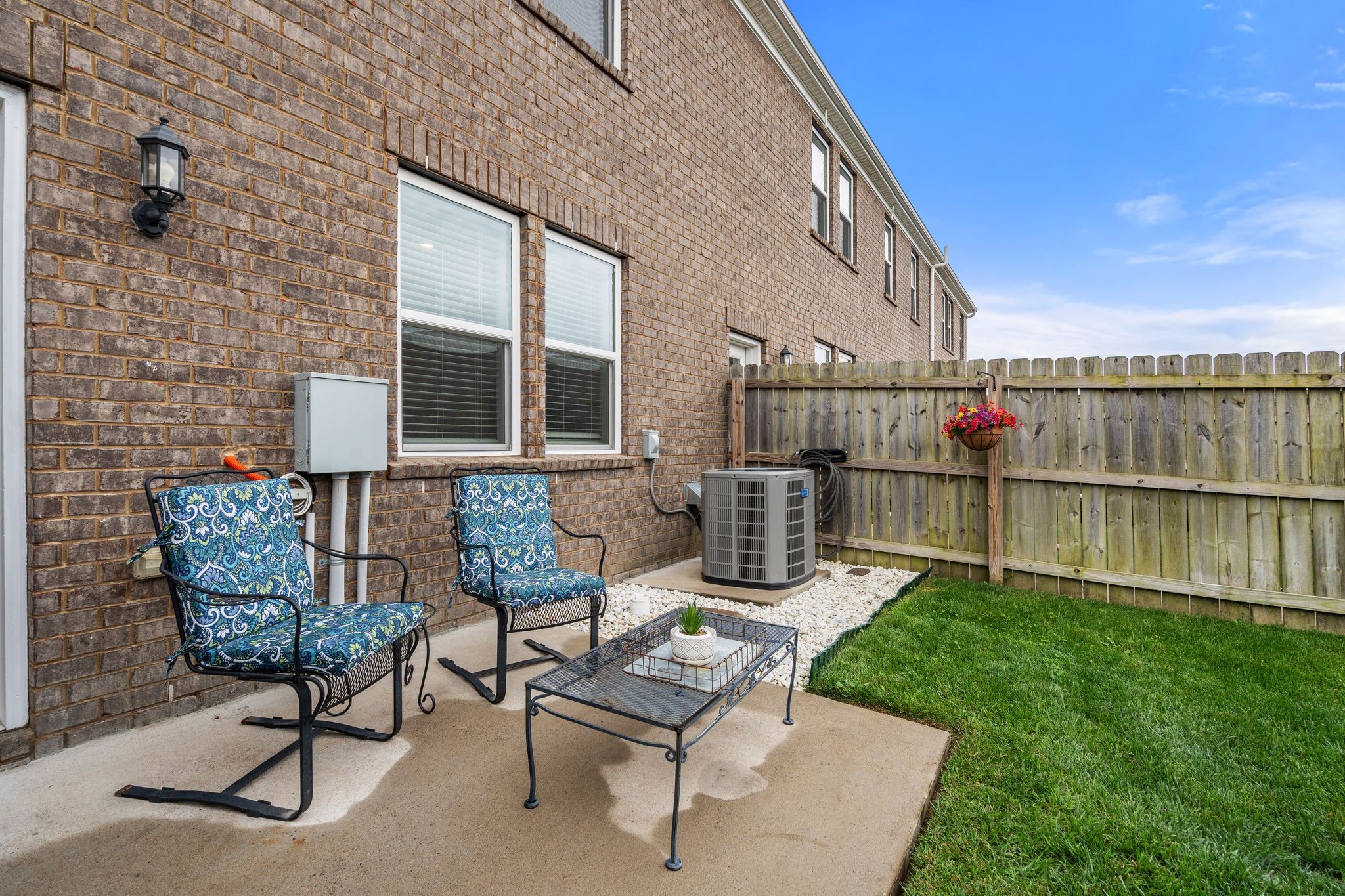 1011 Henley Ln