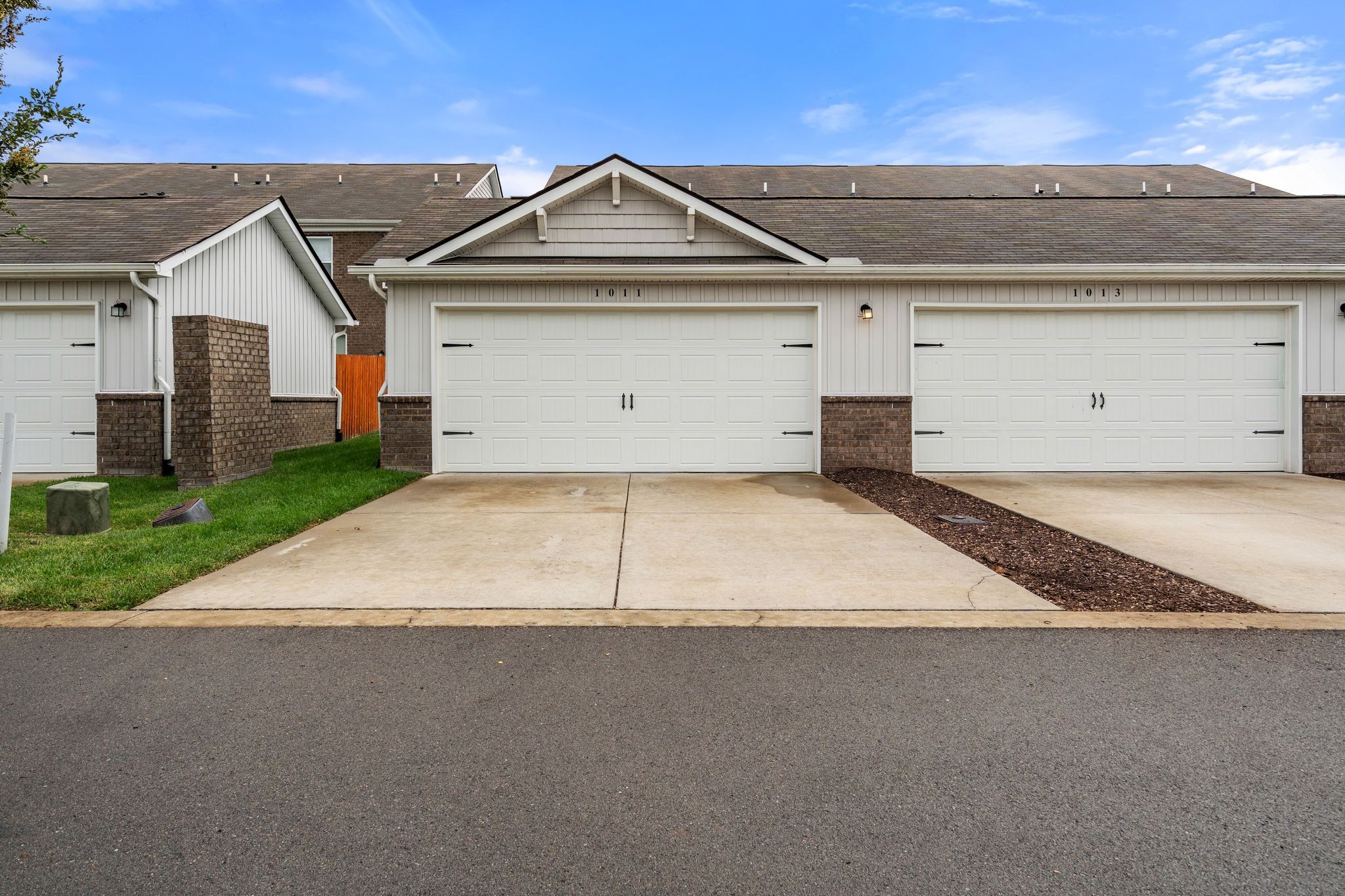 1011 Henley Ln
