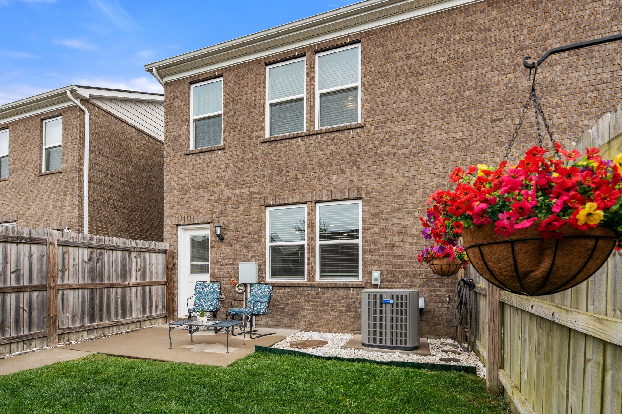 1011 Henley Ln