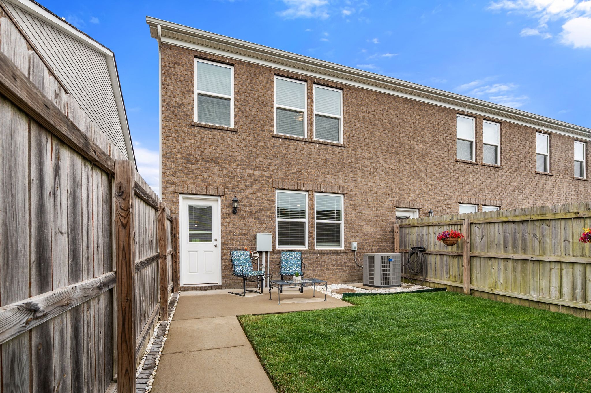 1011 Henley Ln