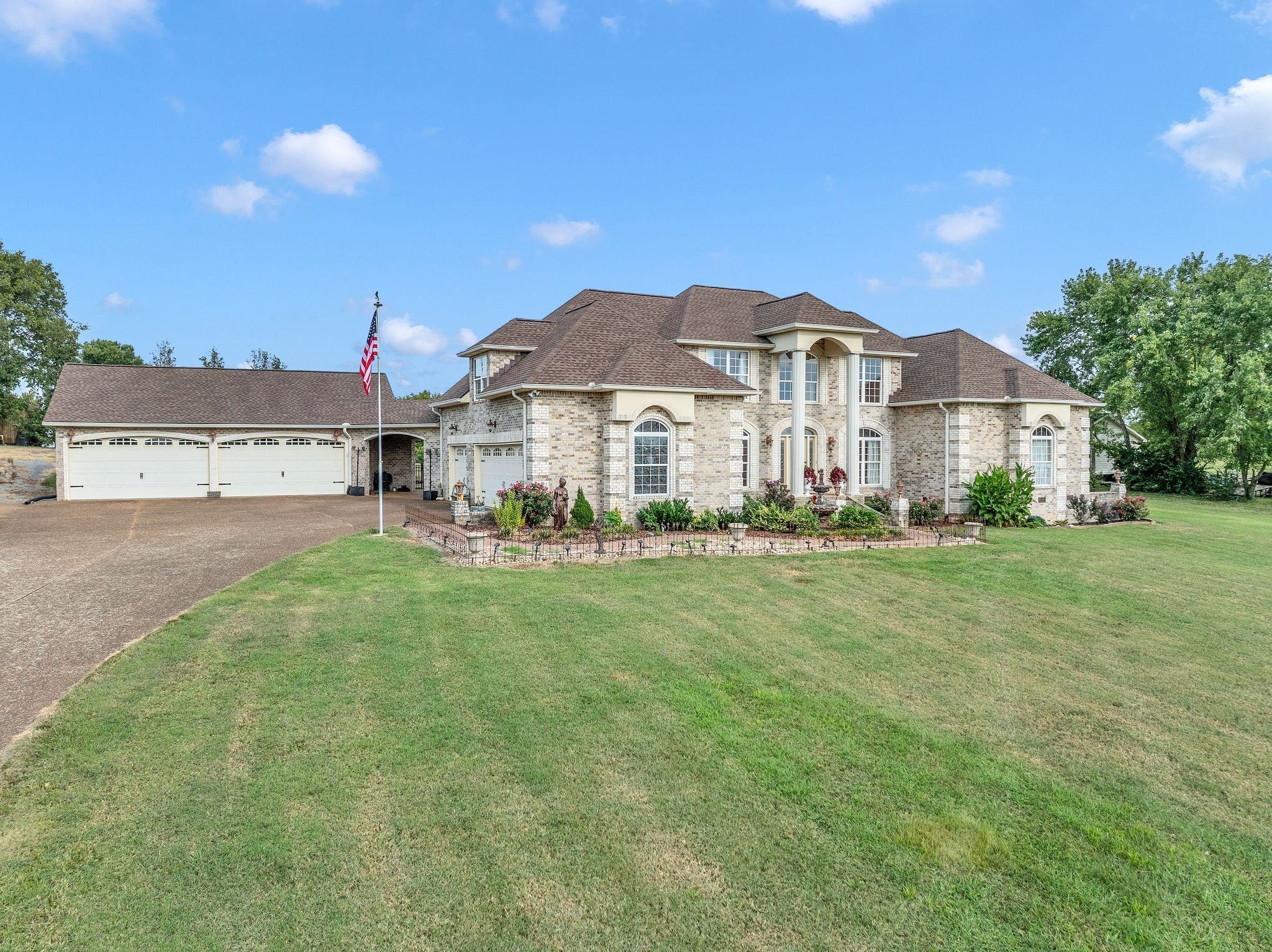 1011 Robertson Rd