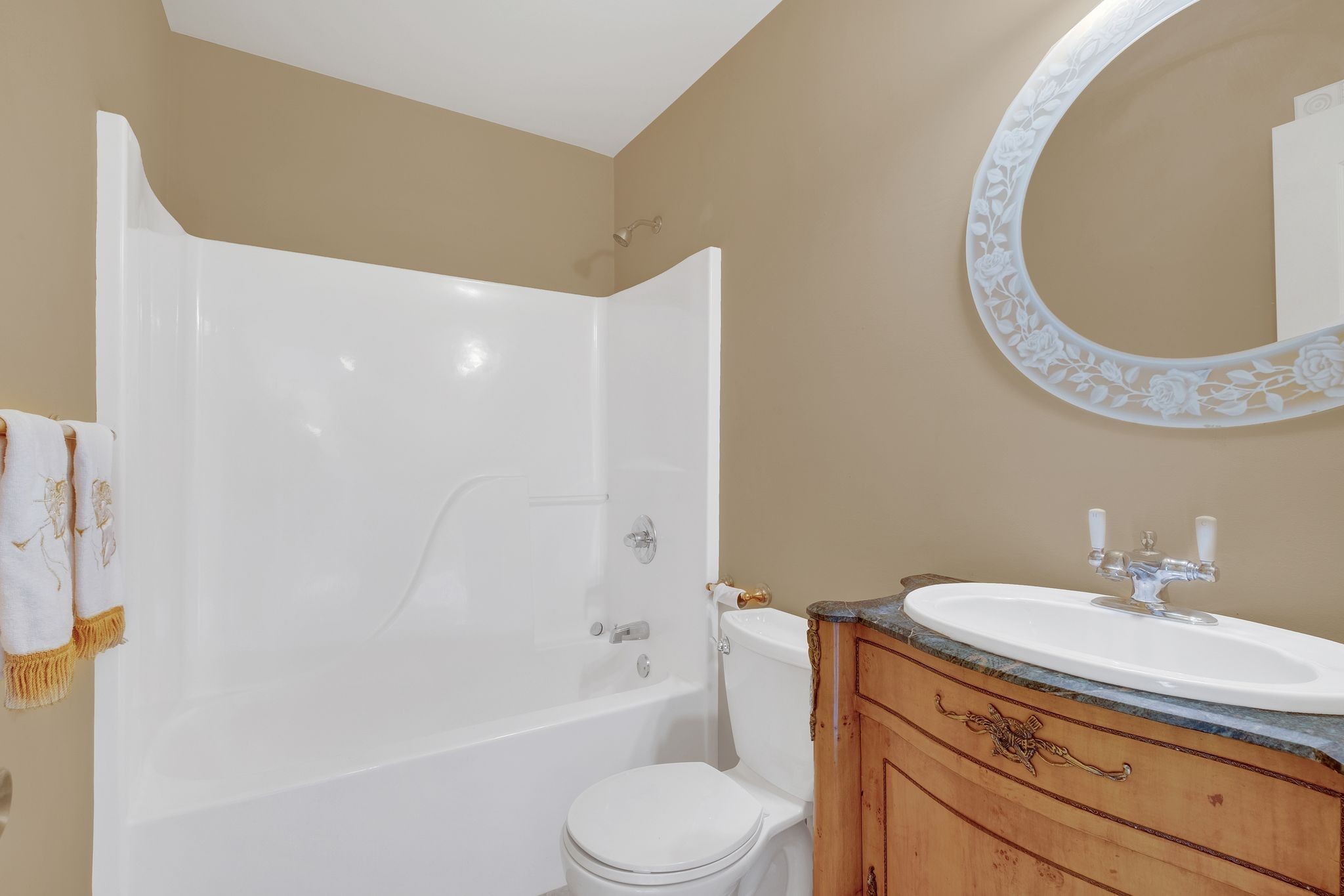 1011 Robertson Rd