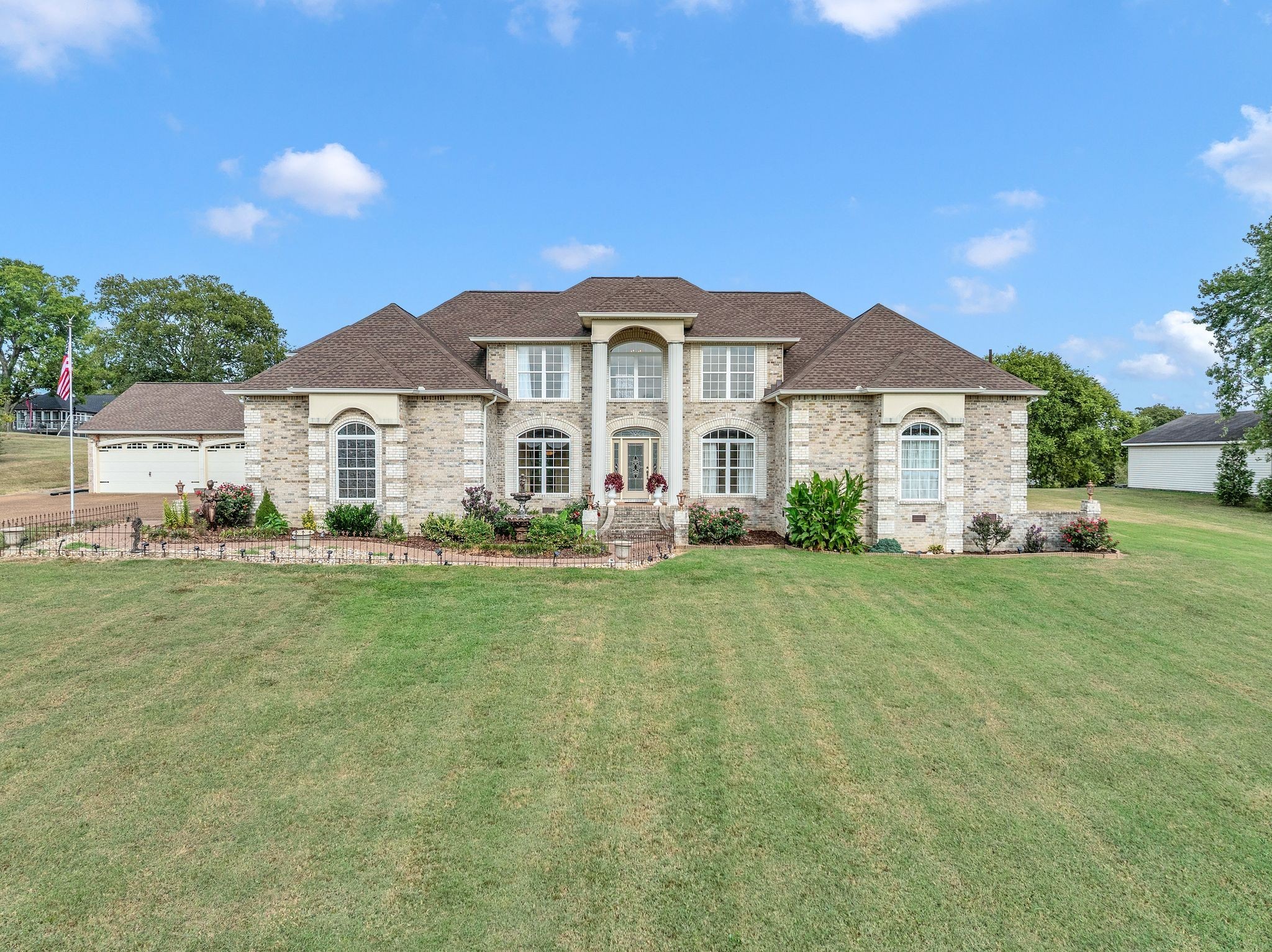 1011 Robertson Rd