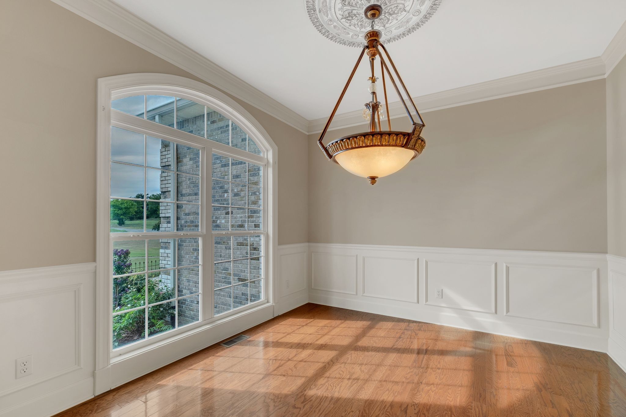 1011 Robertson Rd