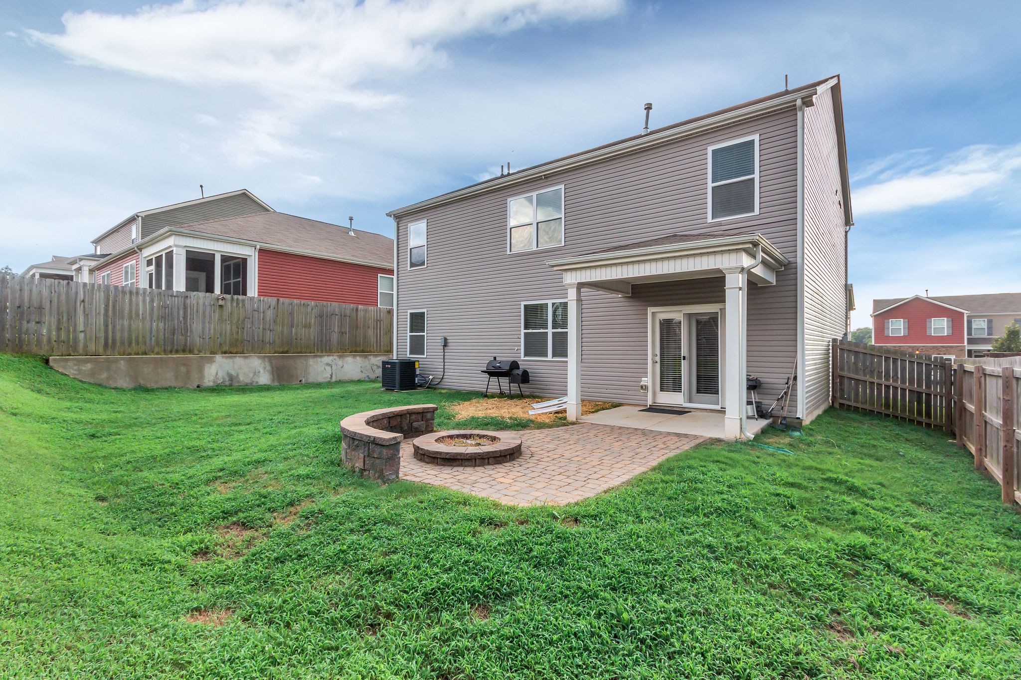 821 Foxdale Dr