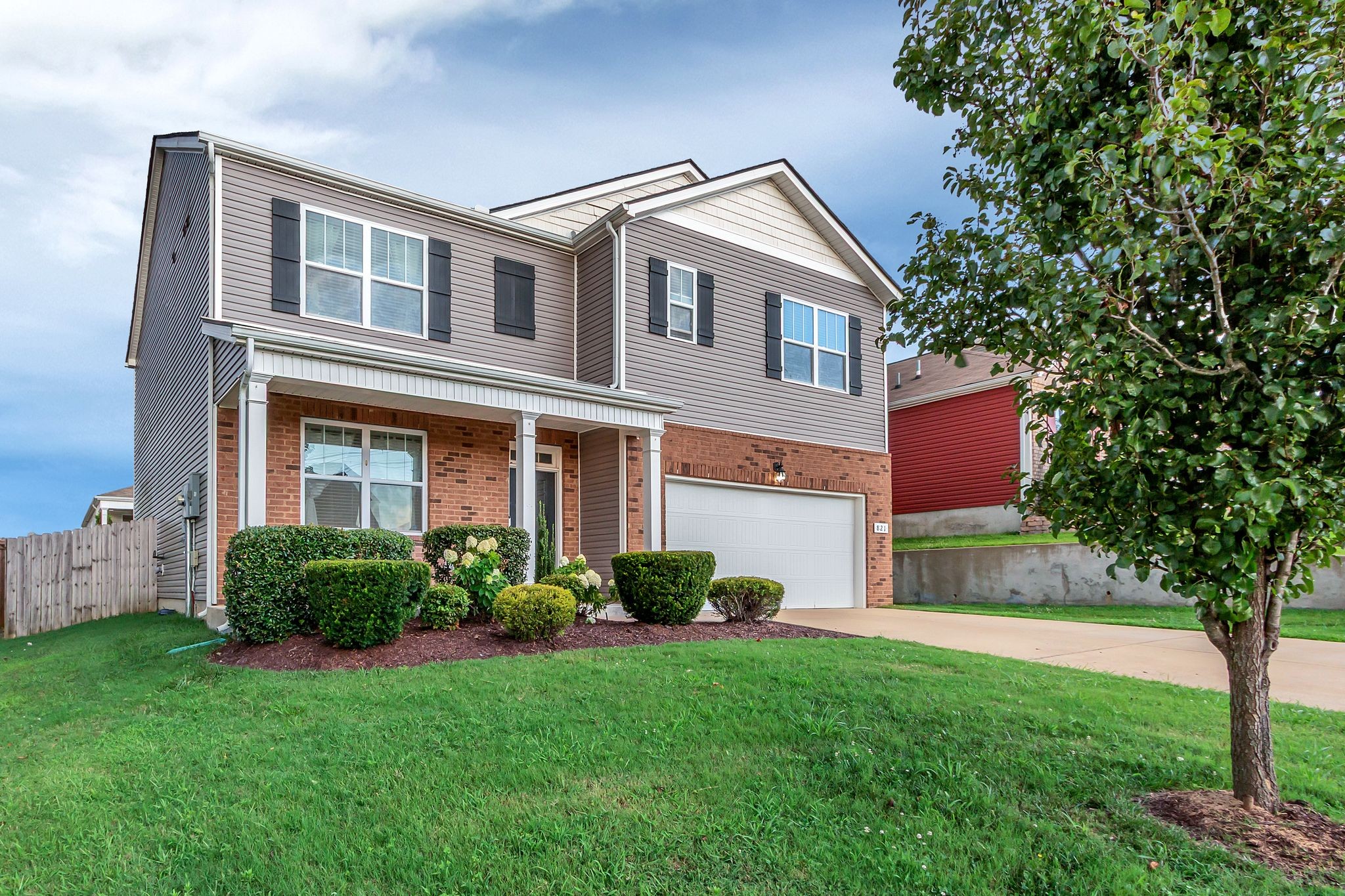 821 Foxdale Dr