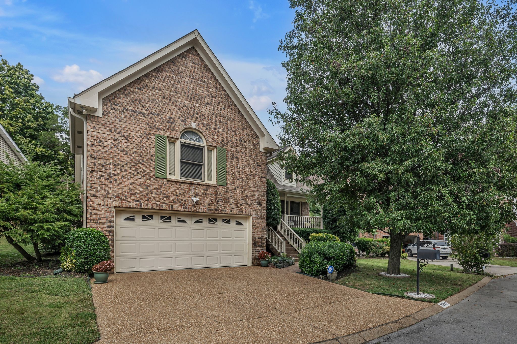 2209 S Ashford Ct