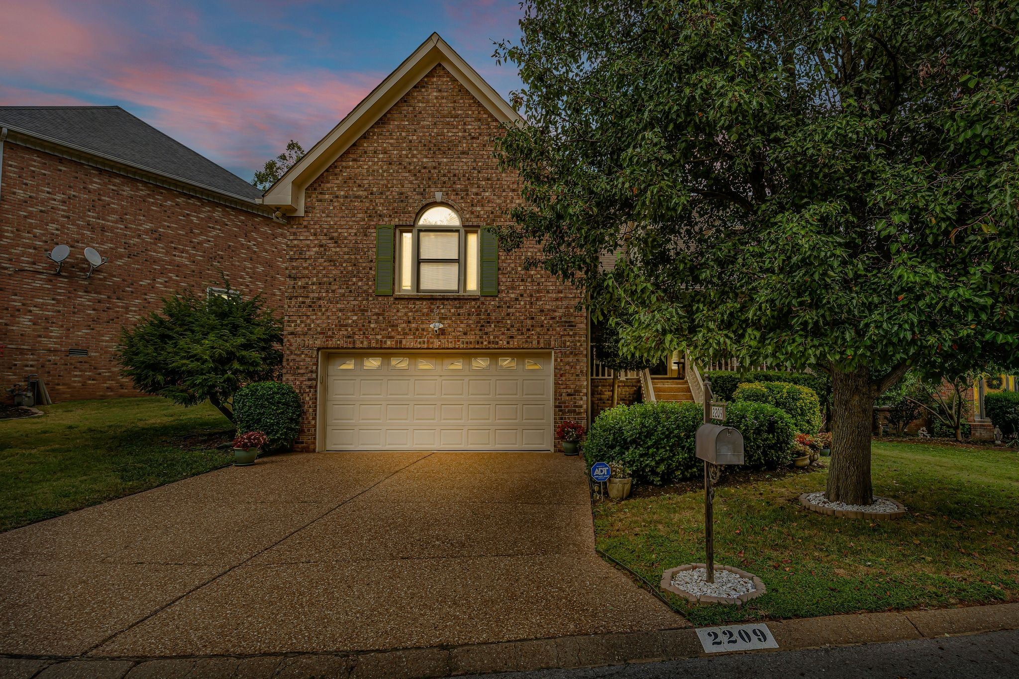 2209 S Ashford Ct
