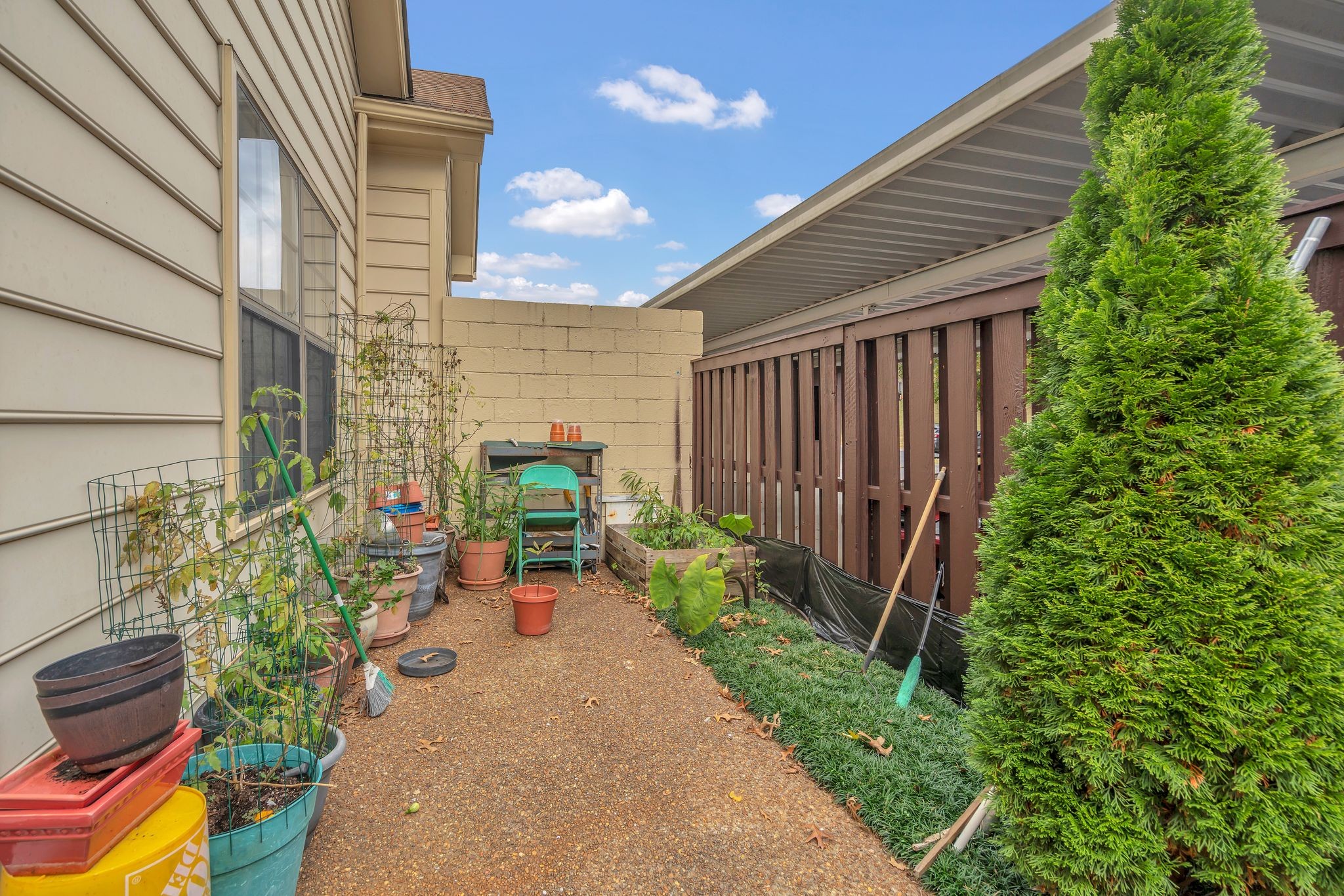 8616 Sawyer Brown Rd