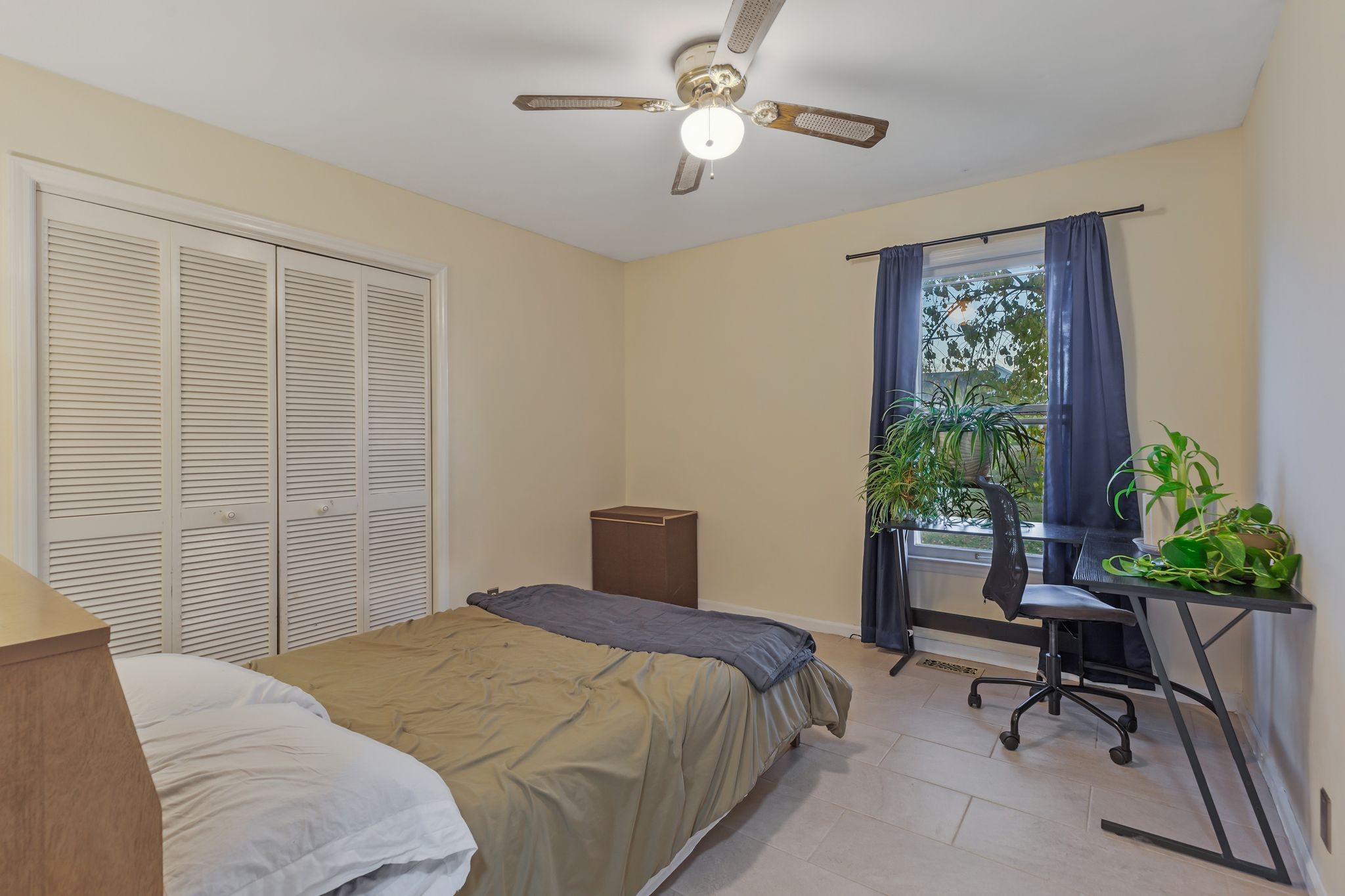 1409 E Northfield Blvd