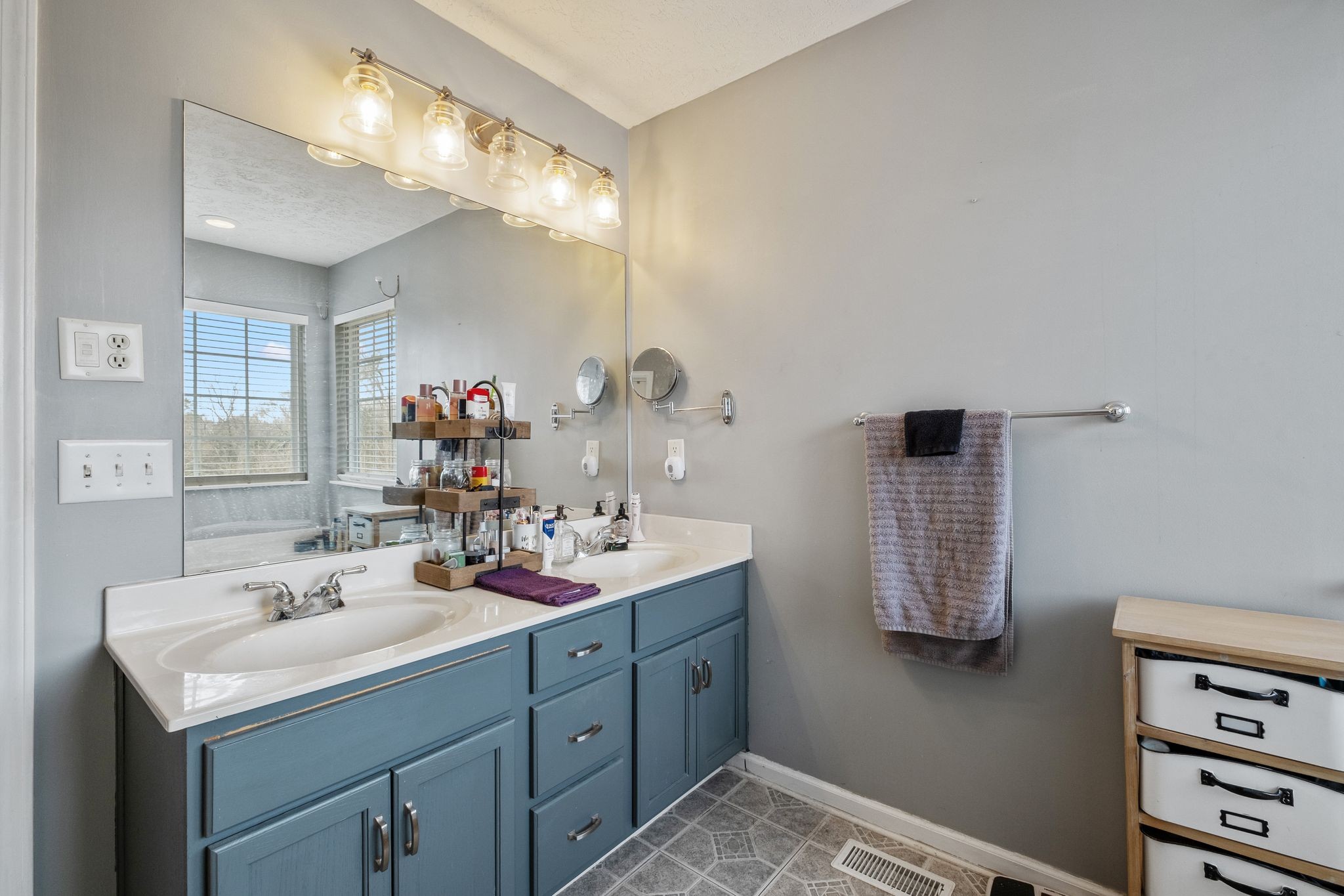 2080 Stanford Village Dr