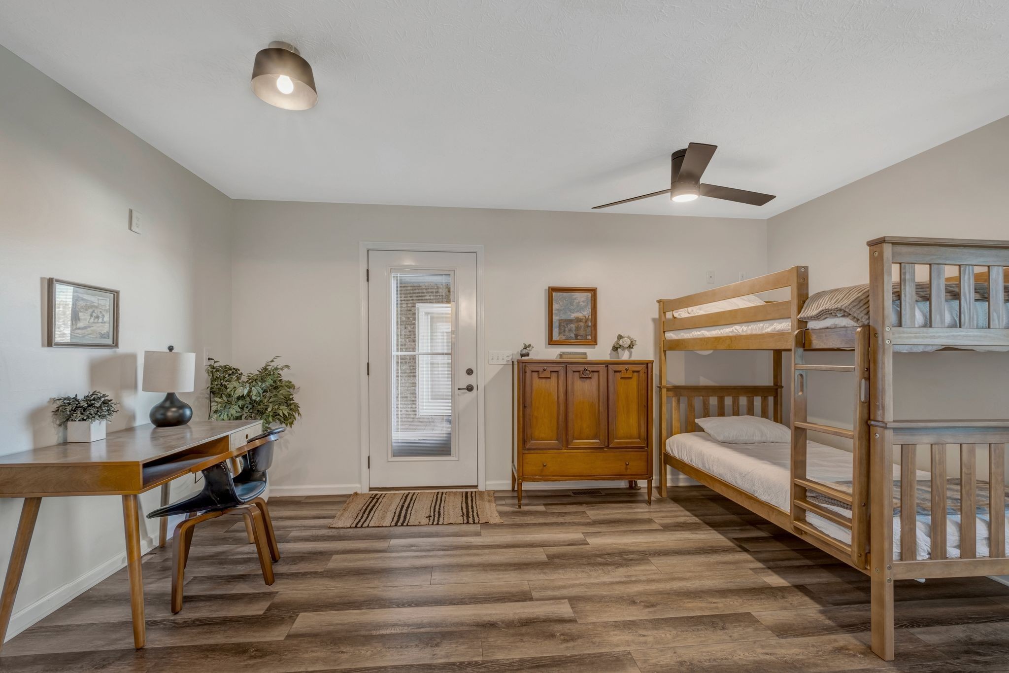 5440 Eugene Kennedy Ln