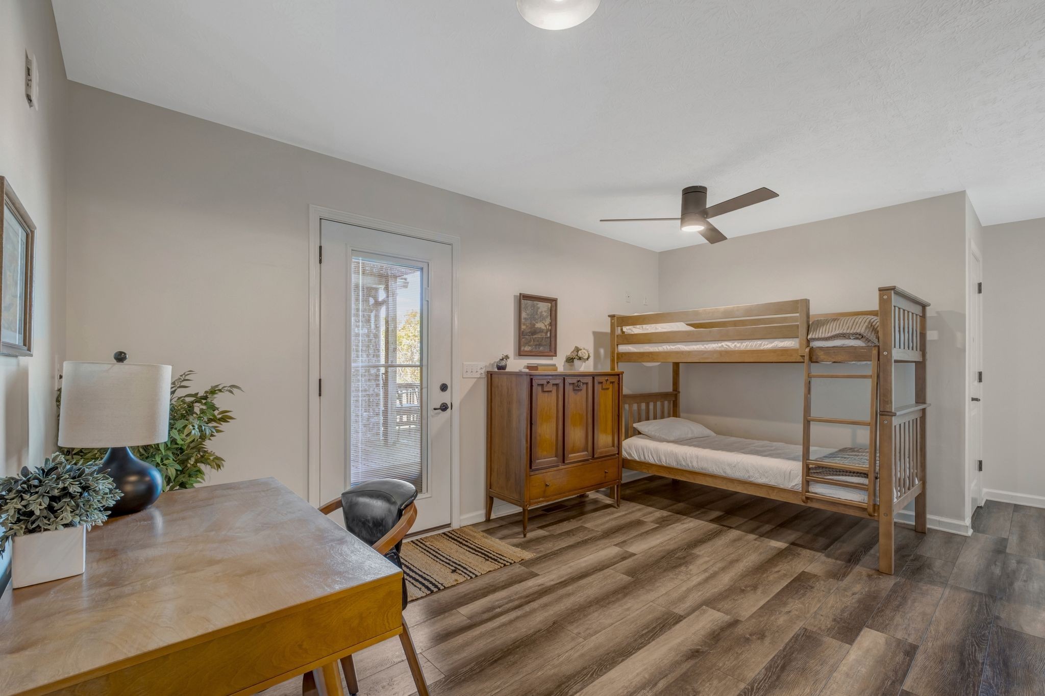 5440 Eugene Kennedy Ln