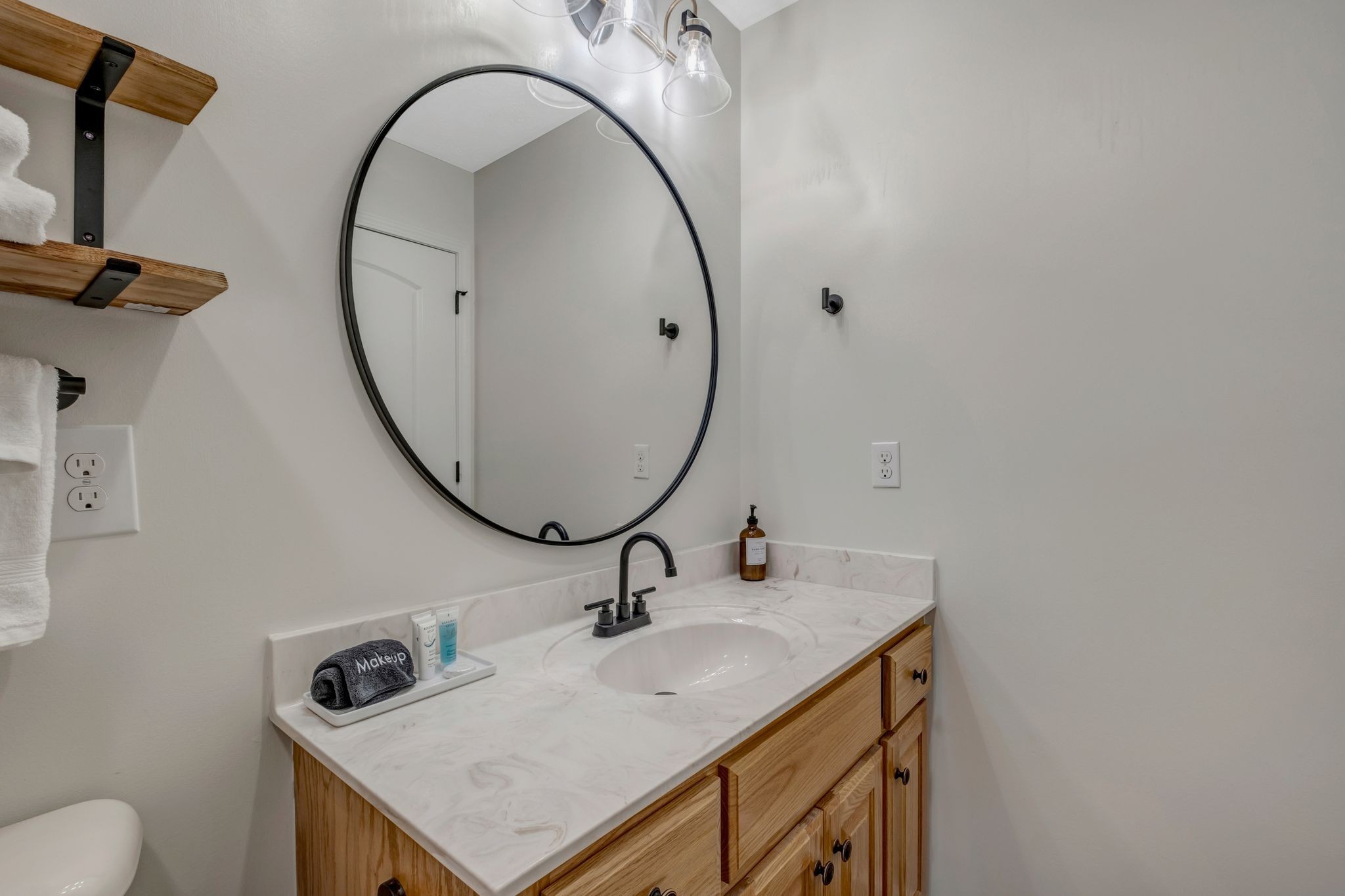 5440 Eugene Kennedy Ln