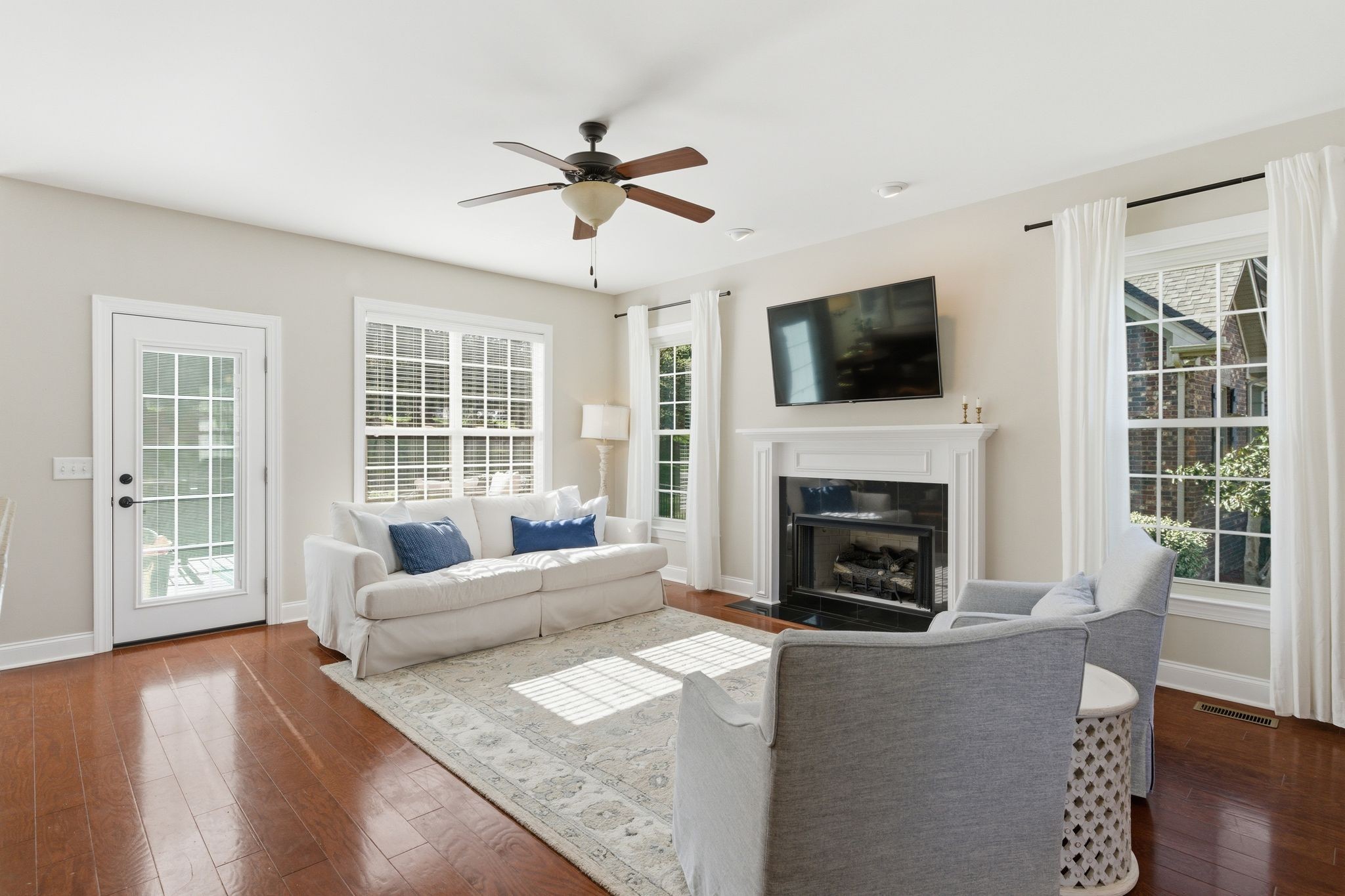 1011 Five Coves Trce