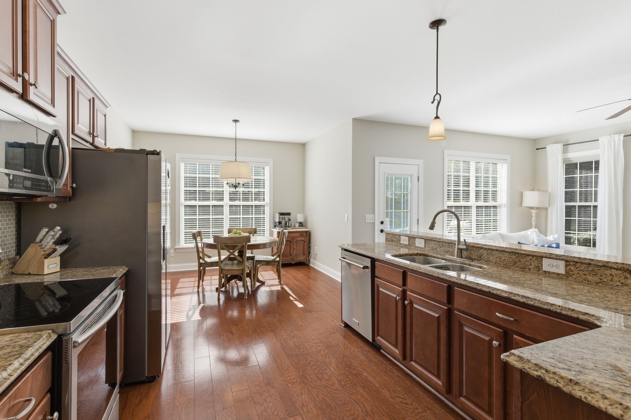 1011 Five Coves Trce