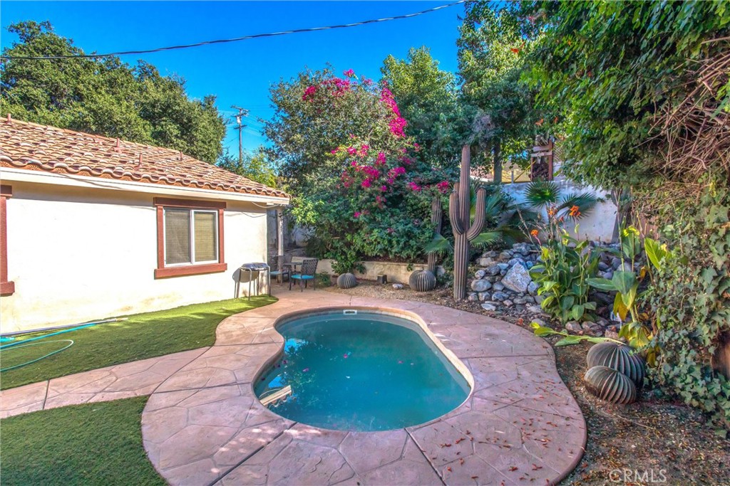 340 S San Mateo Street