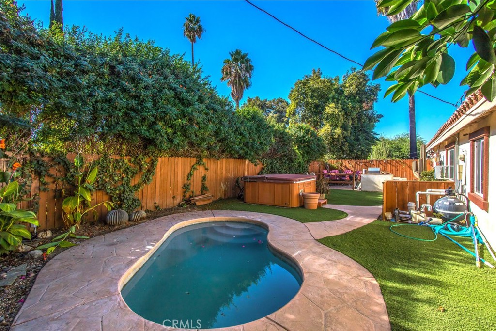 340 S San Mateo Street