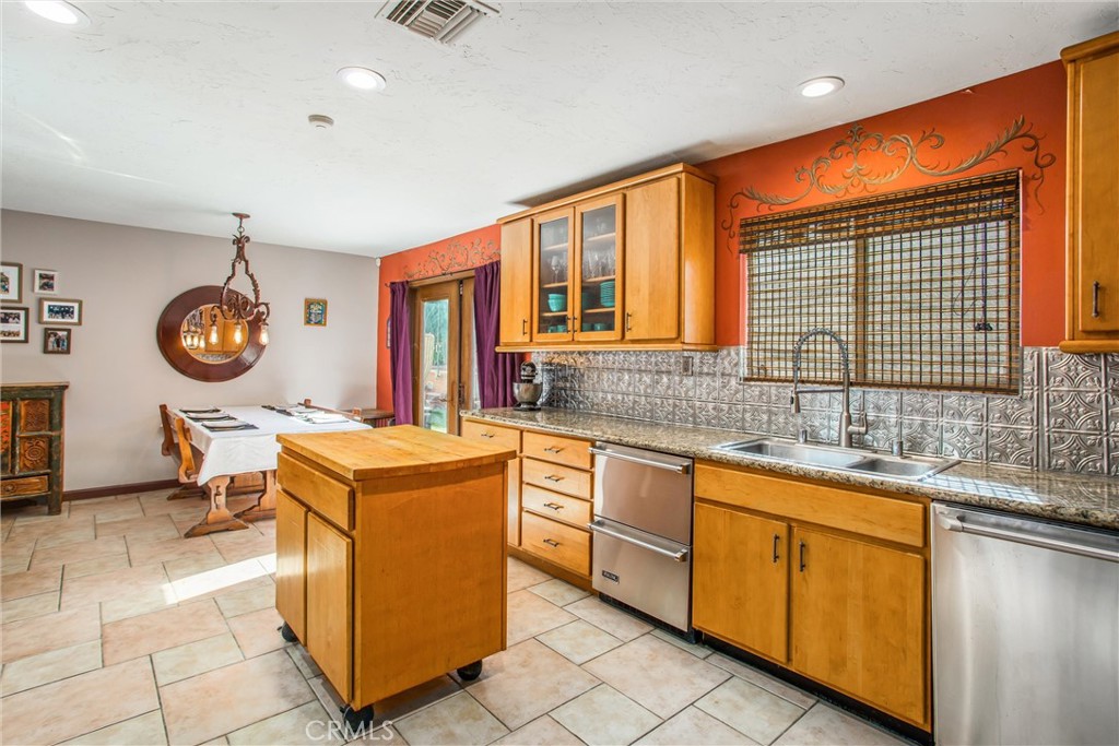 340 S San Mateo Street