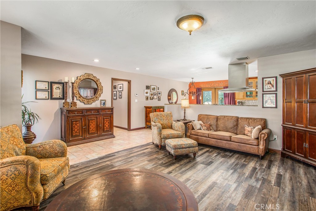 340 S San Mateo Street