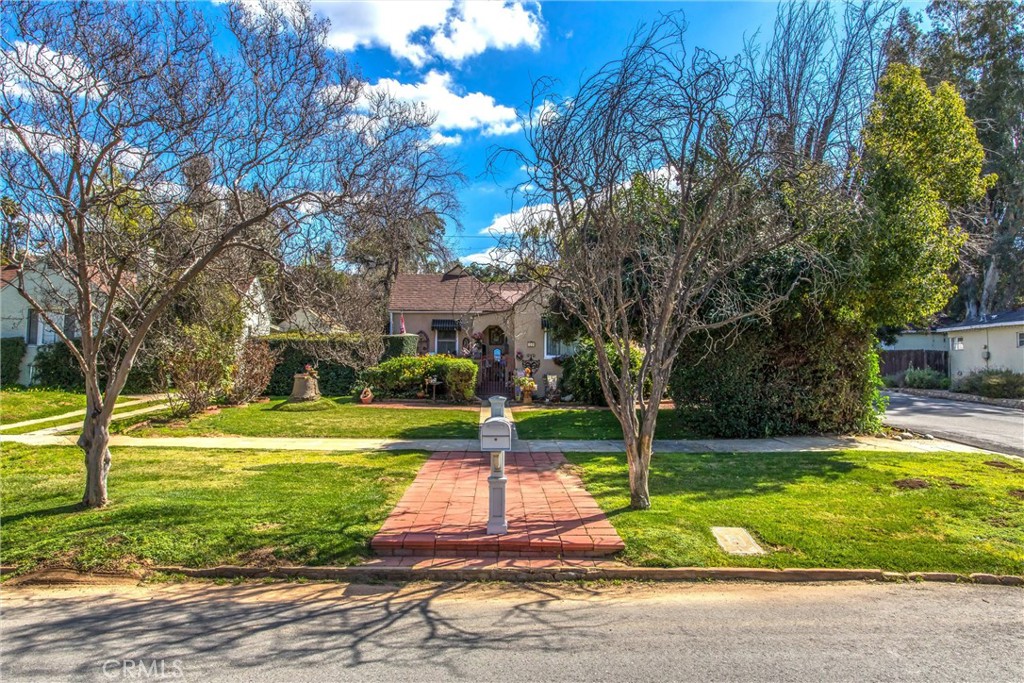 224 E Highland Avenue