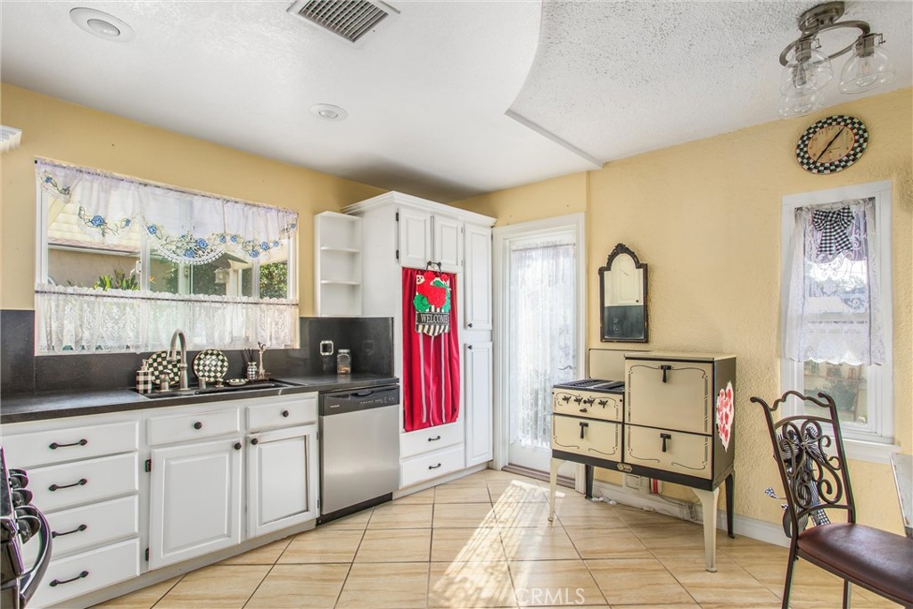 224 E Highland Avenue