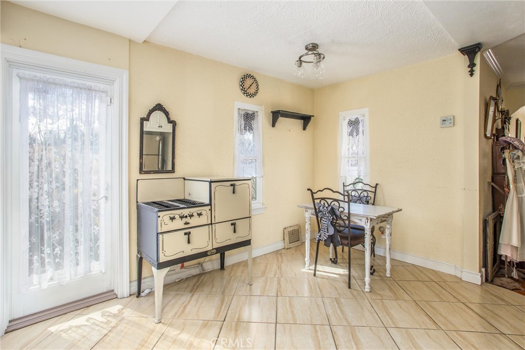 224 E Highland Avenue