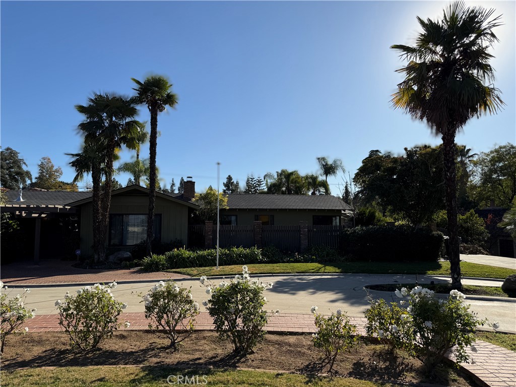 522 E Mariposa Drive
