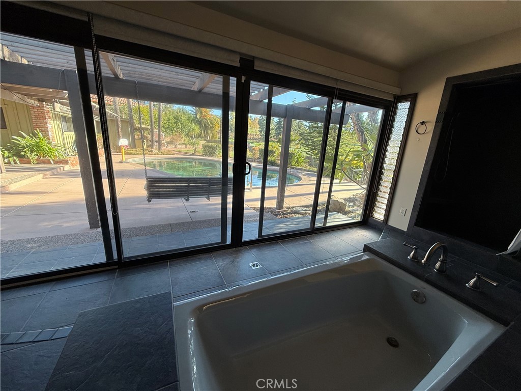 522 E Mariposa Drive