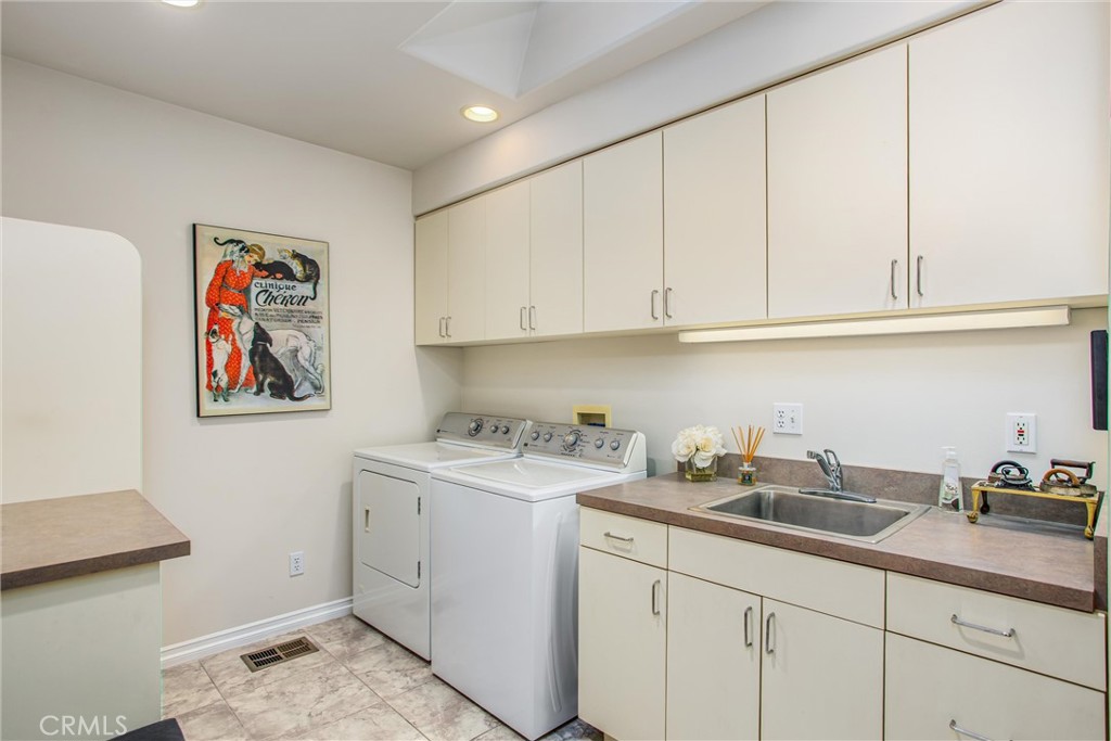 445 W Sunset Drive