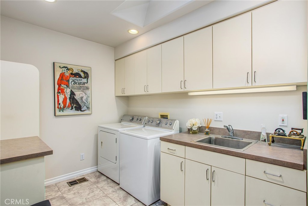 445 W Sunset Drive
