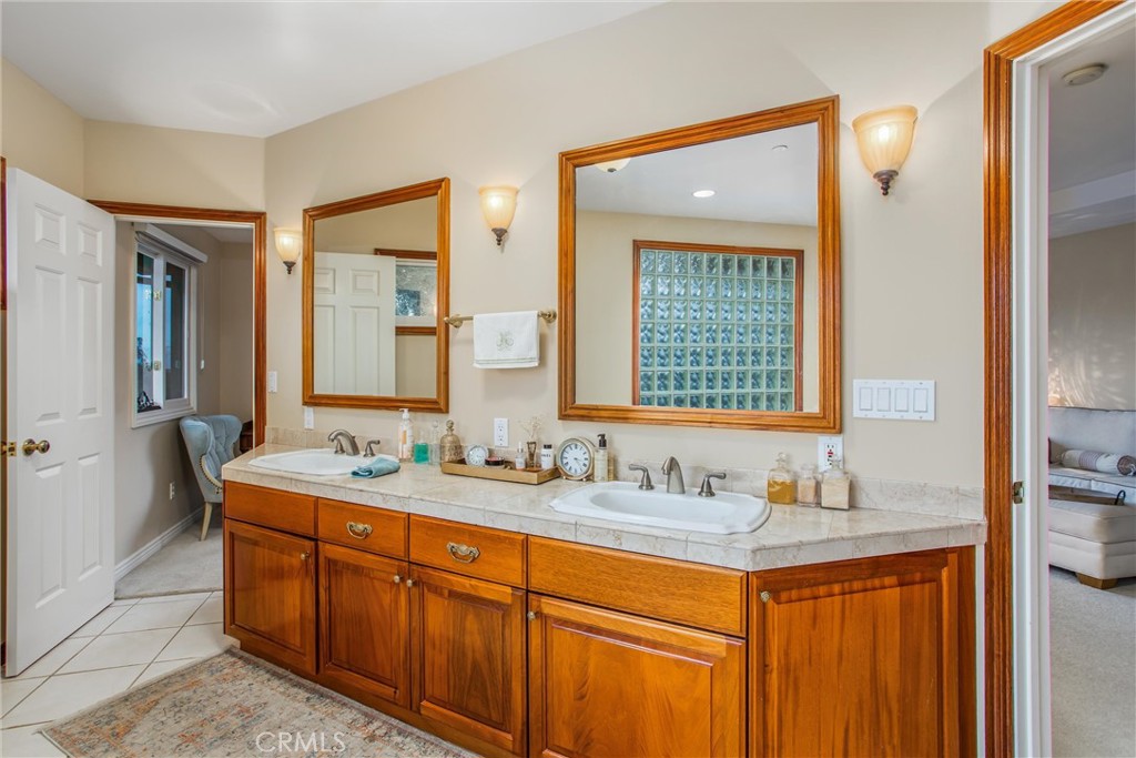 445 W Sunset Drive