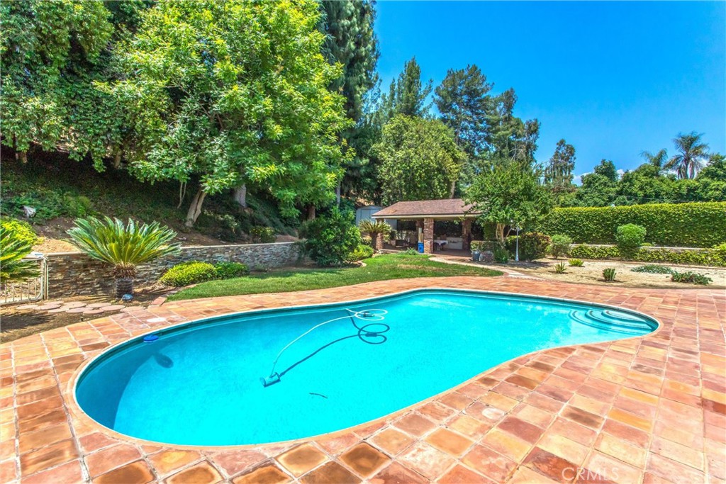 639 Valley View Drive