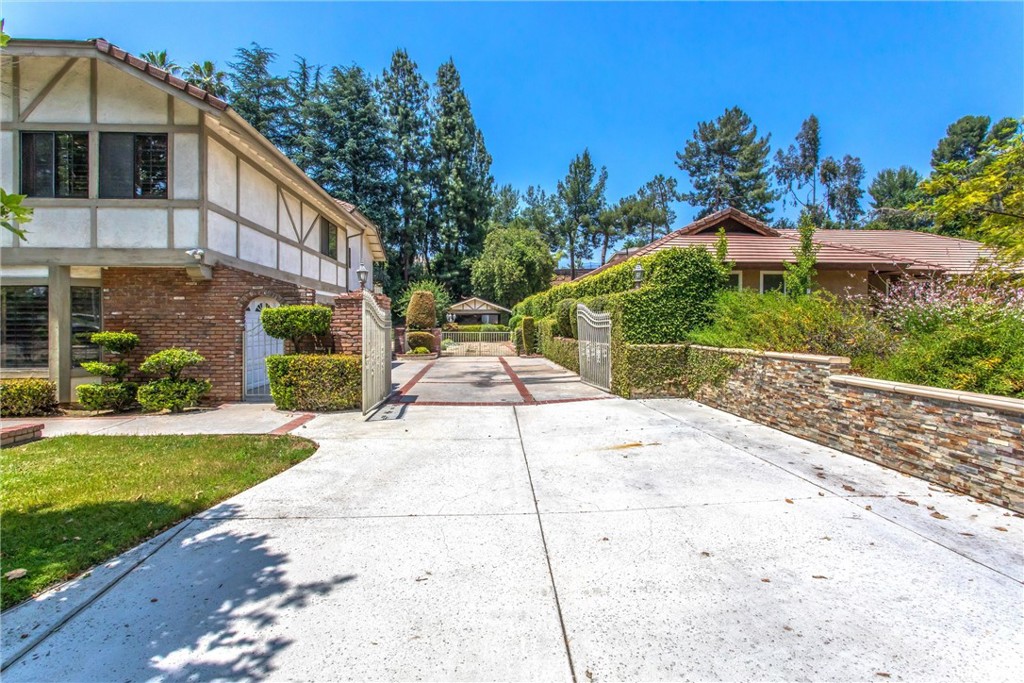 639 Valley View Drive