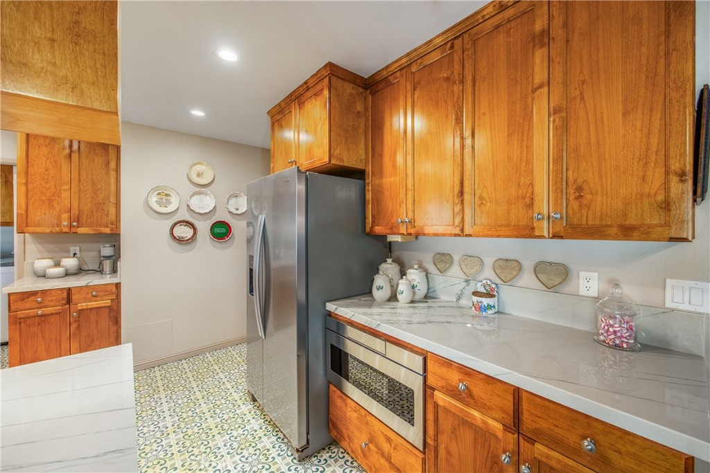 384 Sandalwood Drive