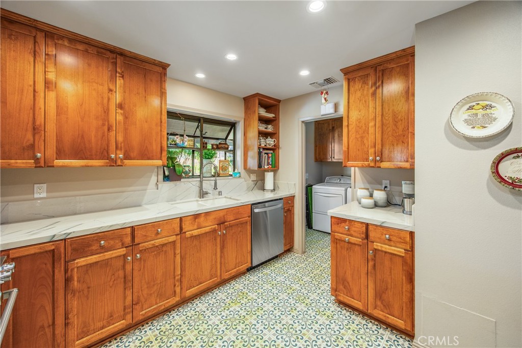 384 Sandalwood Drive