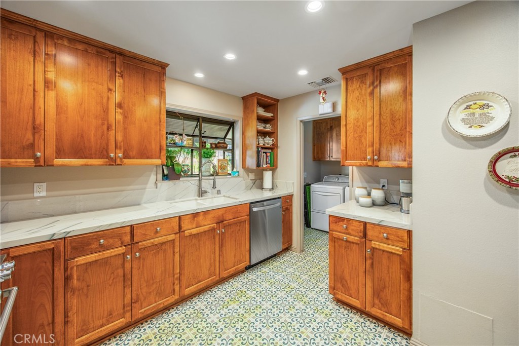 384 Sandalwood Drive