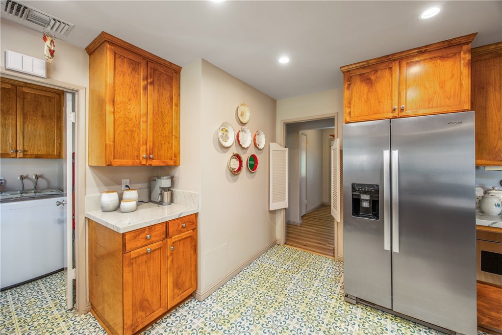 384 Sandalwood Drive