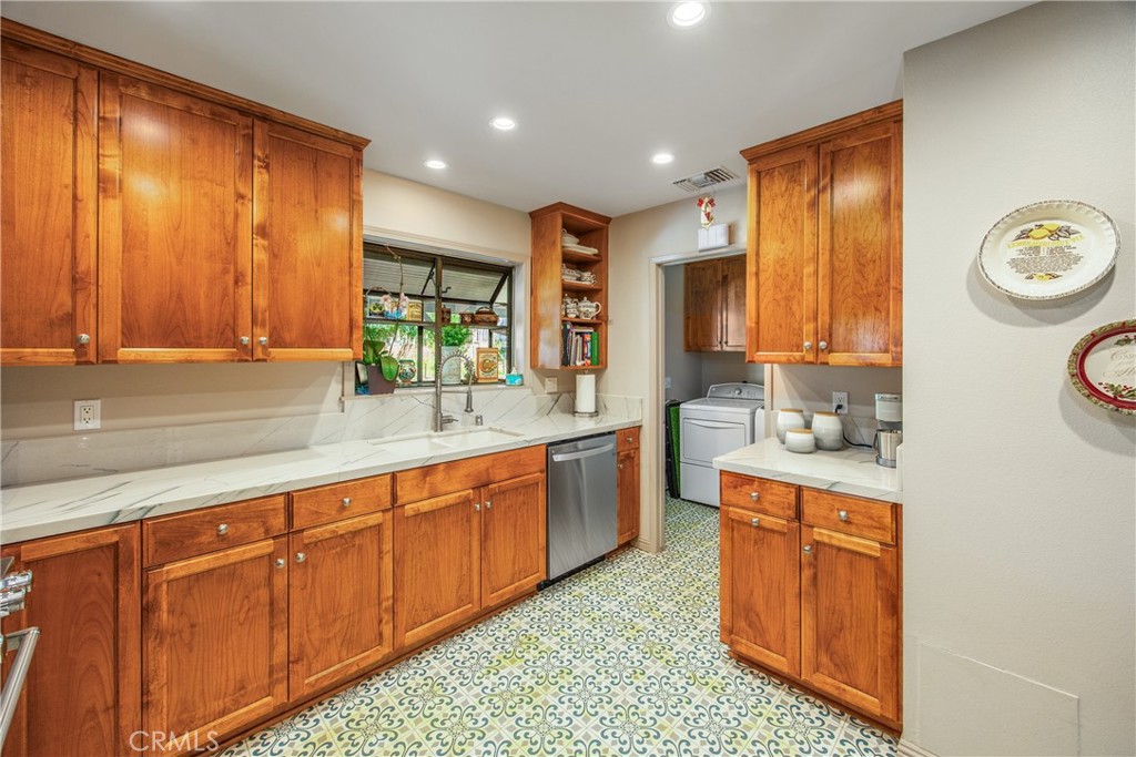 384 Sandalwood Drive