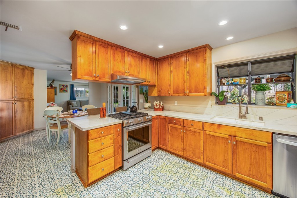 384 Sandalwood Drive