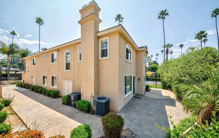 211 Franklin Avenue