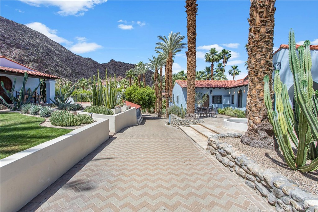 294 W Crestview Drive