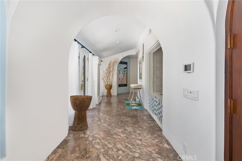 294 W Crestview Drive